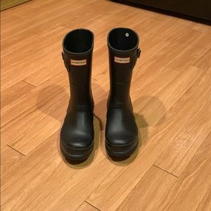 Woman’s original short hunter boots.